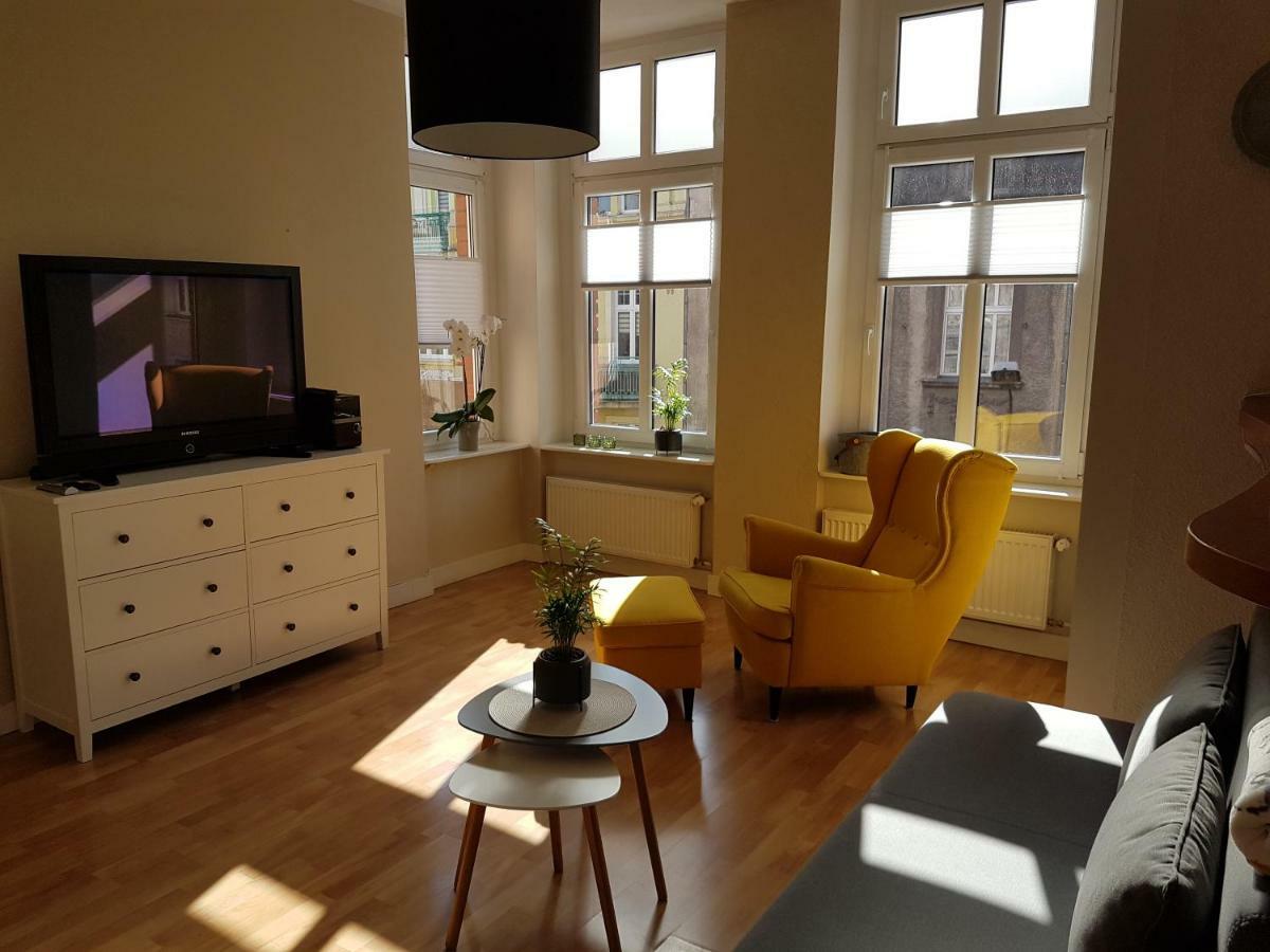 Apartamenty Lazurowy I Sloneczny Z Darmowym Parkingiem Strzezonym Jelenia Gora Dış mekan fotoğraf
