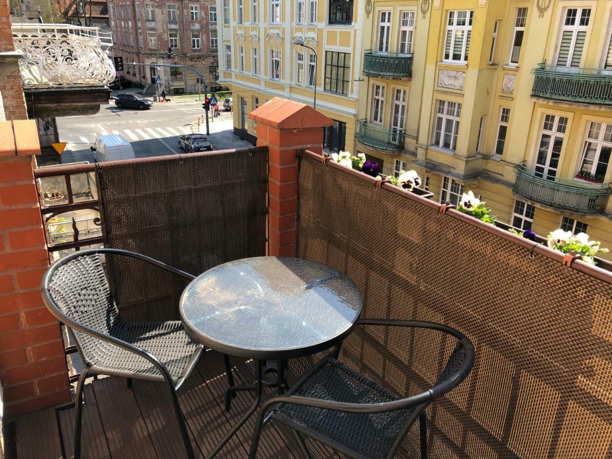 Apartamenty Lazurowy I Sloneczny Z Darmowym Parkingiem Strzezonym Jelenia Gora Dış mekan fotoğraf