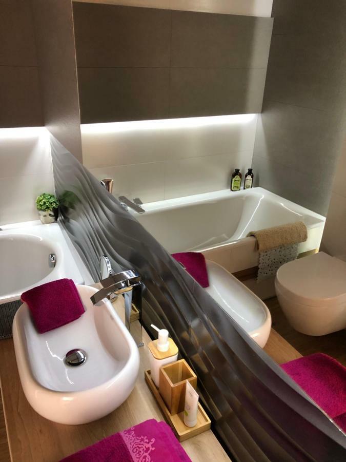 Apartamenty Lazurowy I Sloneczny Z Darmowym Parkingiem Strzezonym Jelenia Gora Dış mekan fotoğraf